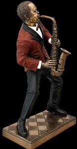 Jazzfigur fra siden, med synlig dynamik i positur og tøjdetaljer – kunstnerisk design i hjemmet